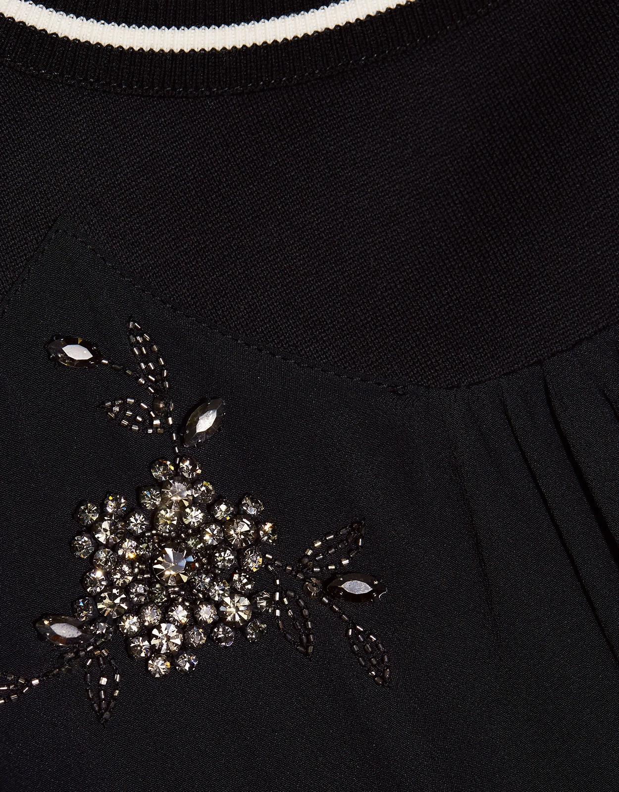 No.21 Flower Embellished Pleat Detail Sweatshirt 3 No.21 Flower Embellished Pleat Detail Sweatshirt